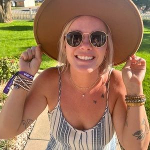 Meet your Posher, Taylor